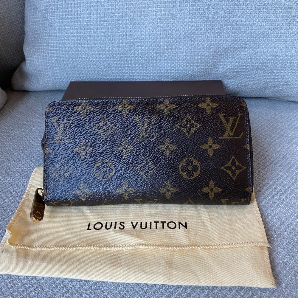 Louis Vuitton Zippy Wallet